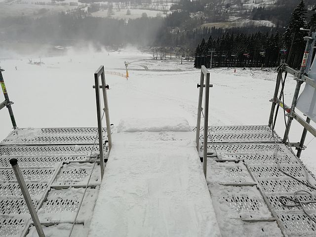 Pohled na start Snowboardcross rampy Ski Dolni Morava